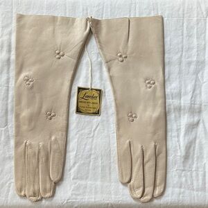 Vintage Cream Leather Gloves by